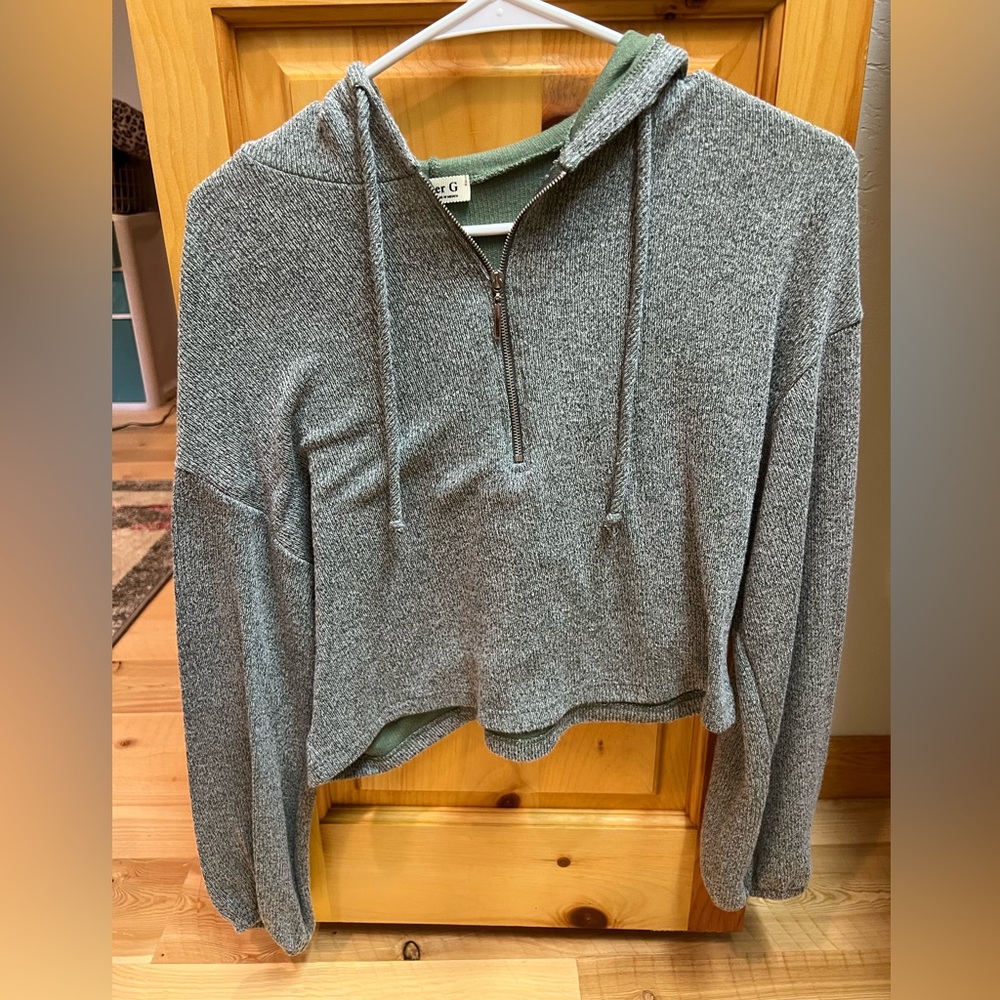 NEW cropped 1/2 zip hoodie
